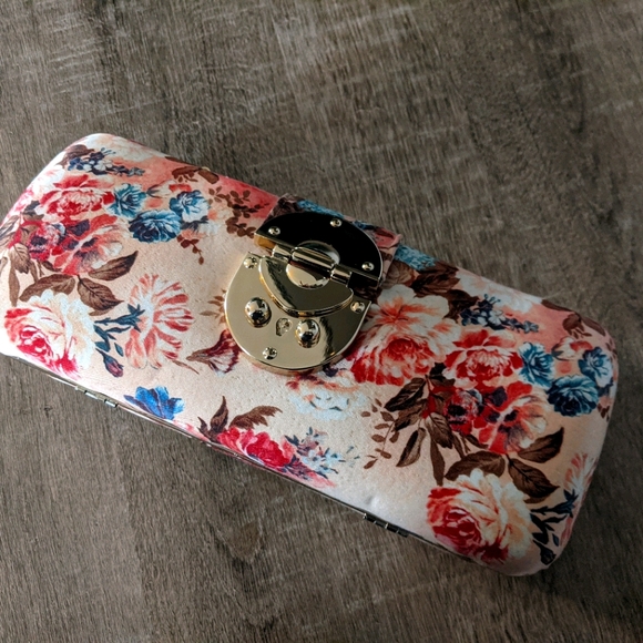 Clutch - Picture 1 of 2